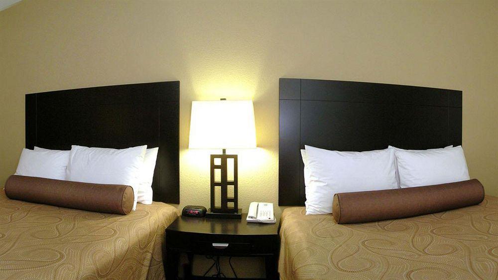 Best Western Bastrop Pines Inn Zewnętrze zdjęcie